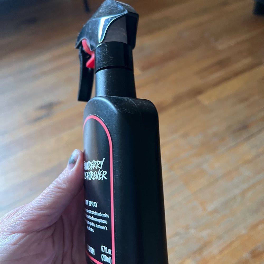 Lush Strawberry Feels Forever Body Spray - 6.7 Oz BRAND NEW - Picture 2 of 4